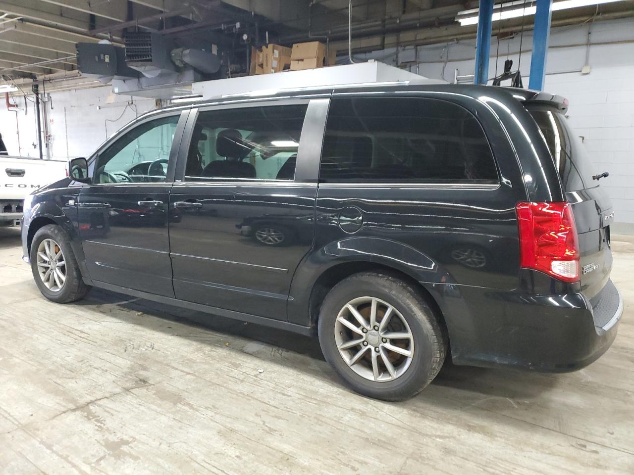 2014 Dodge Caravan - Image 2