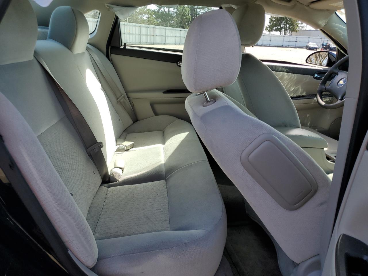 2015 Chevrolet Impala - Image 11