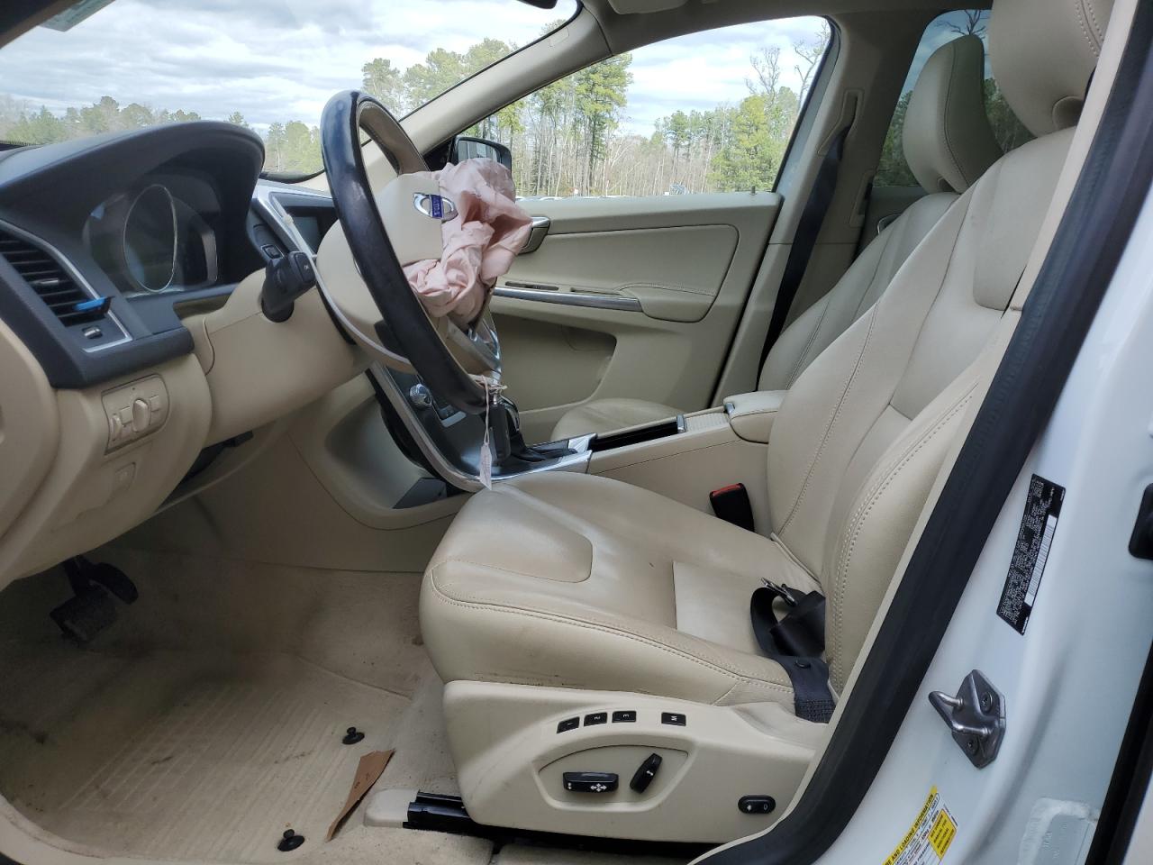 2016 Volvo XC60 - Image 7