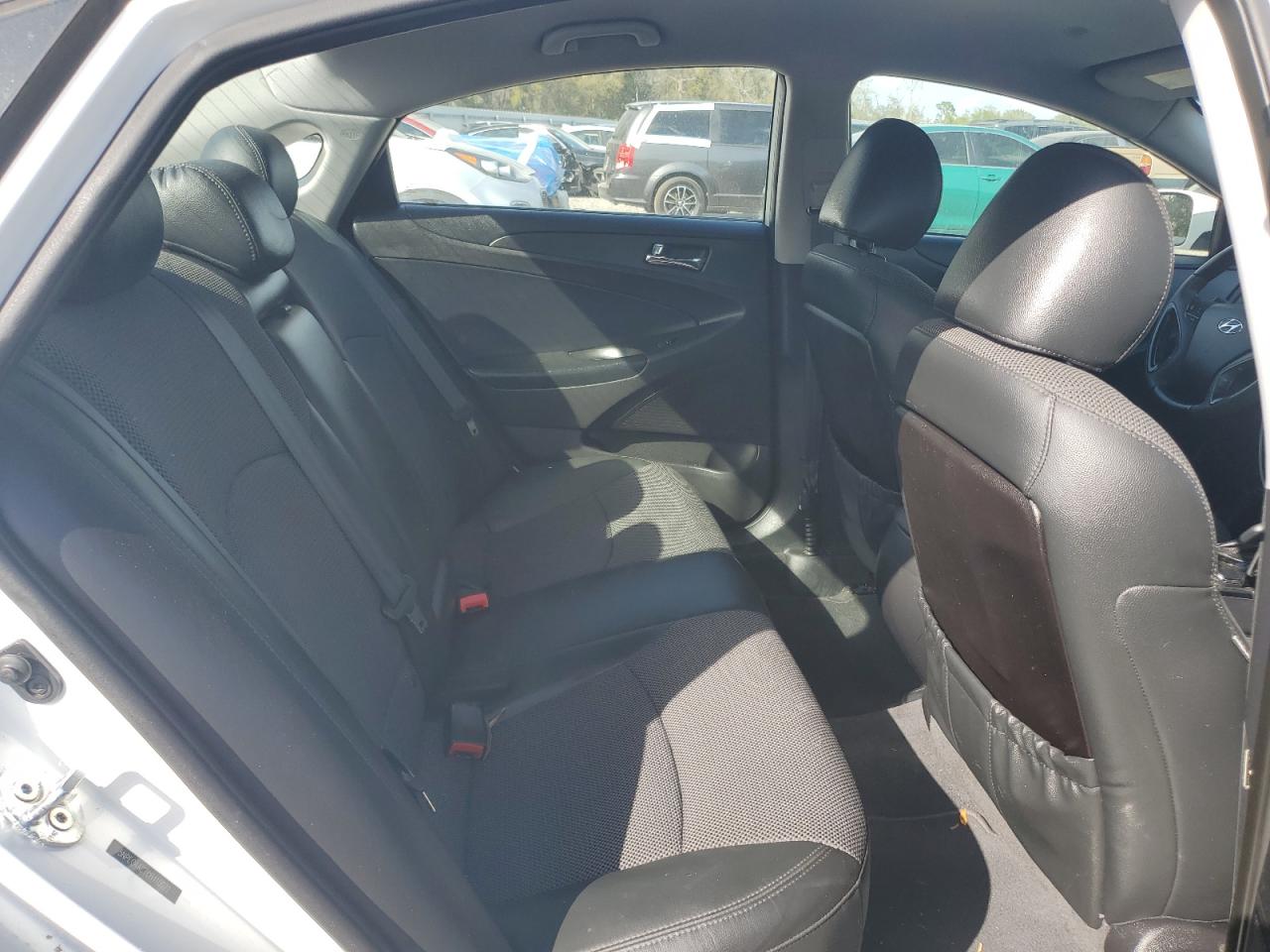 2012 Hyundai Sonata - Image 10