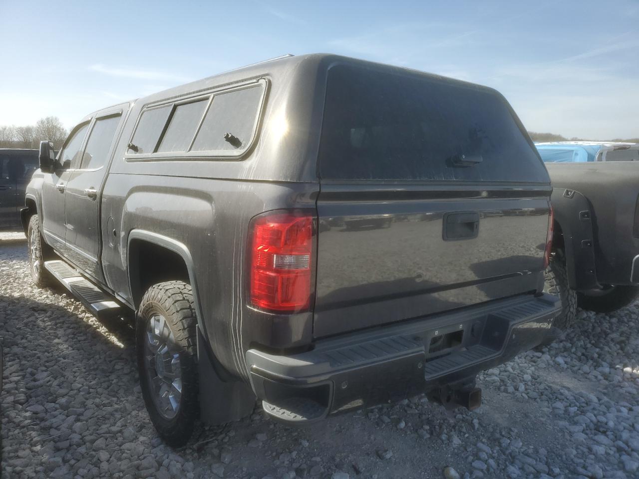 2015 GMC Sierra - Image 2