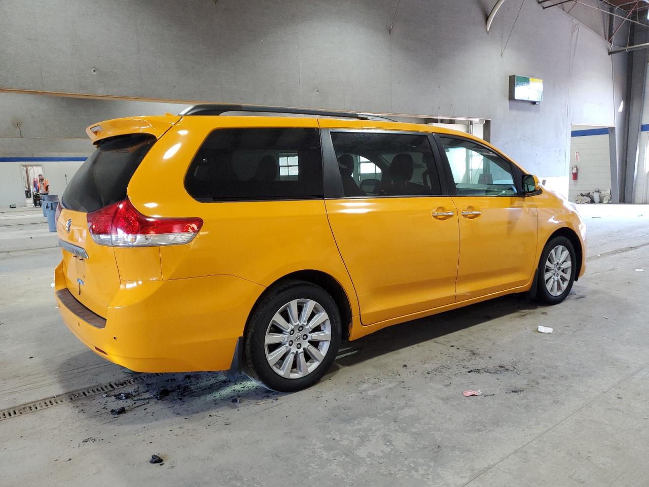 2014 Toyota Sienna - Image 3
