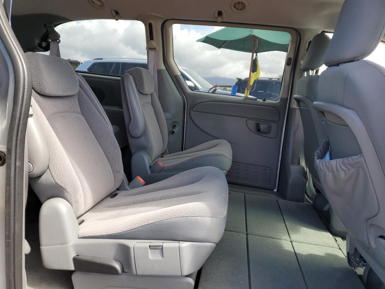 2006 Chrysler Town & Country - Image 11