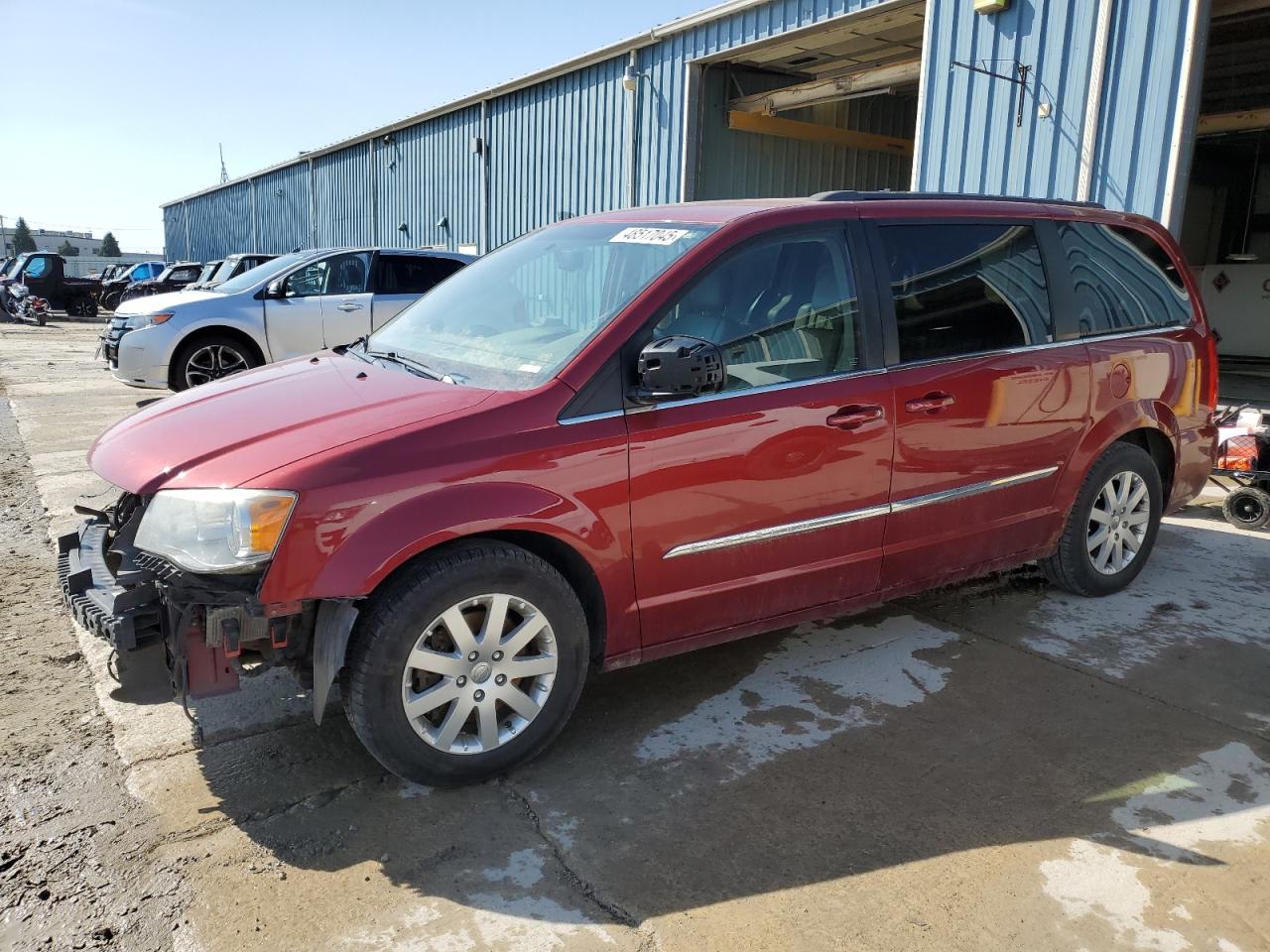 Eldridge, IA에서 판매 중인 2013 Chrysler Town & Country Touring - Front End