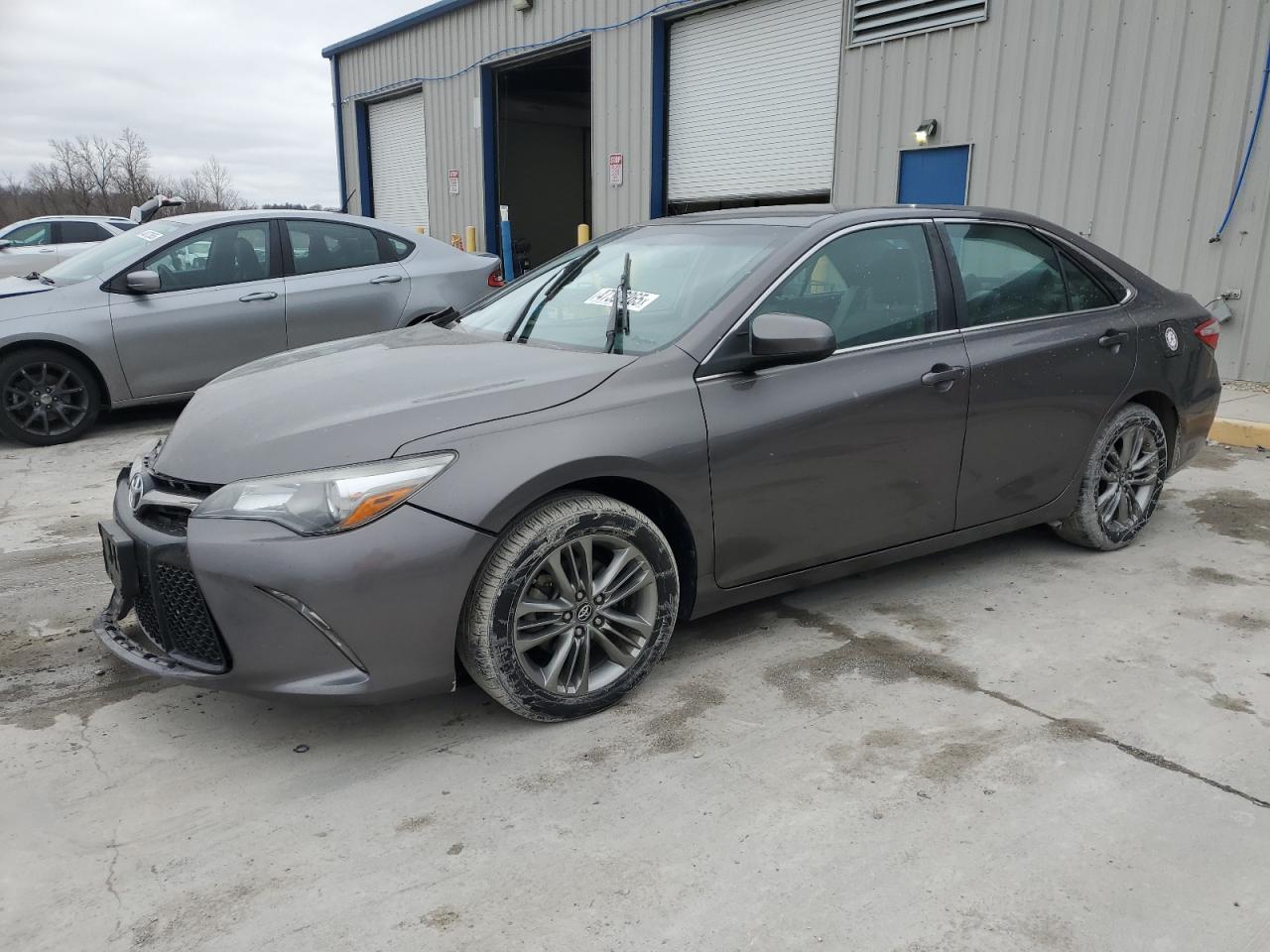2017 Toyota Camry Le за продажба в Cahokia Heights, IL - Front End