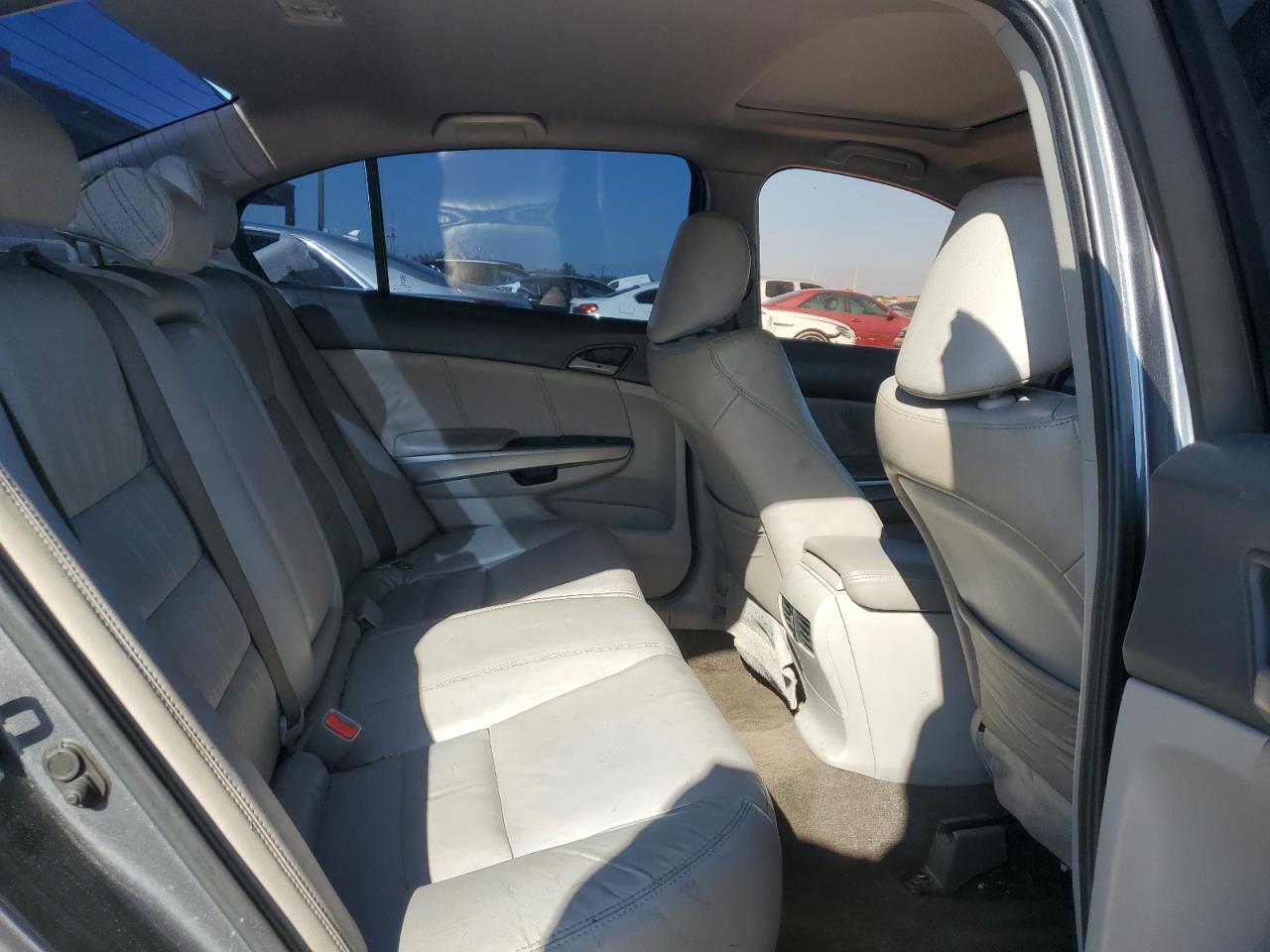 2010 Honda Accord - Image 10
