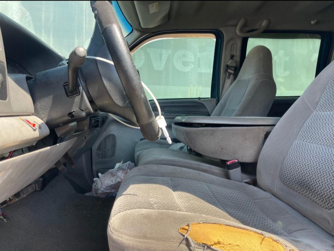2001 Ford F350 - Image 7