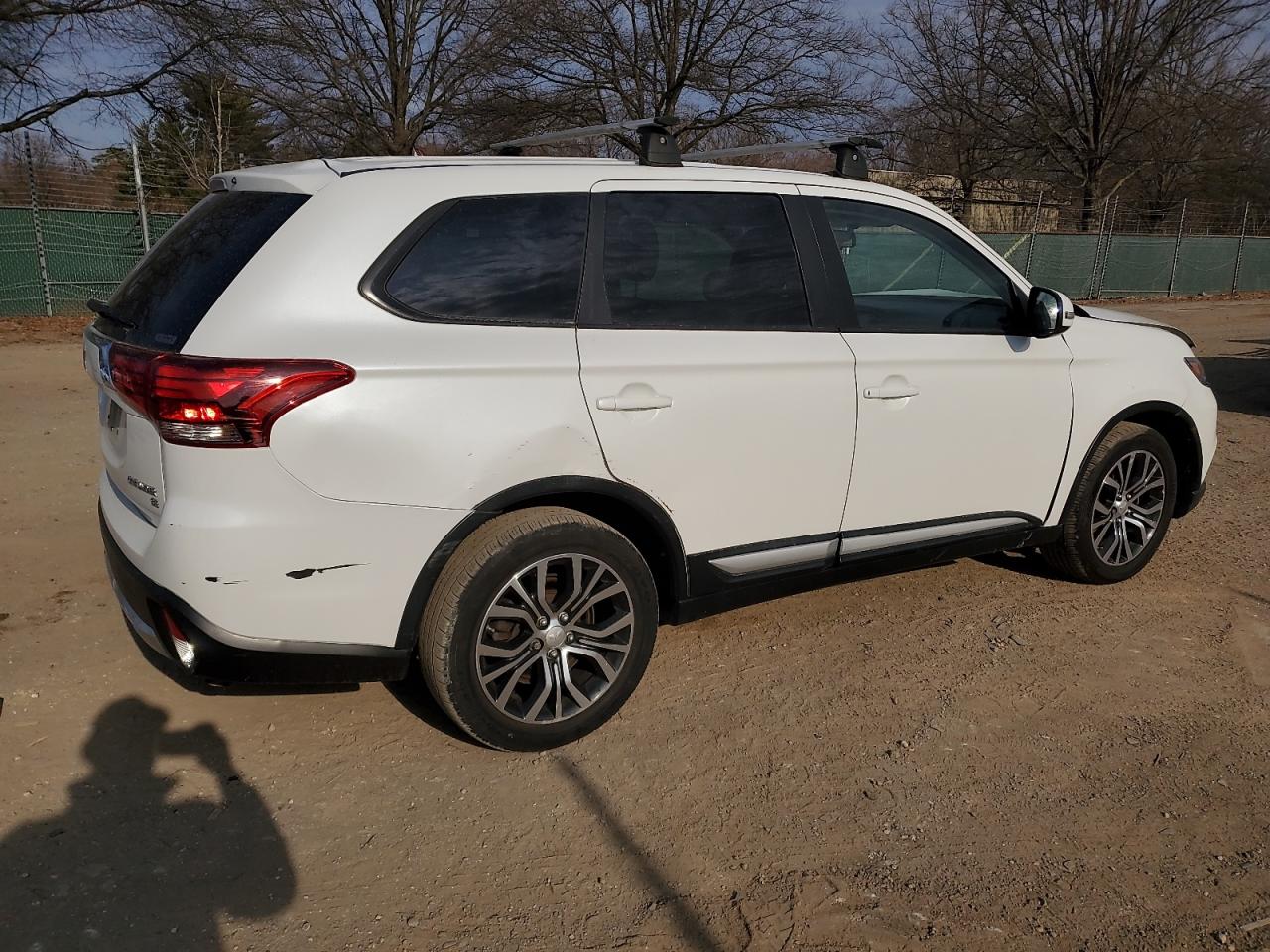 2016 Mitsubishi Outlander - Image 3
