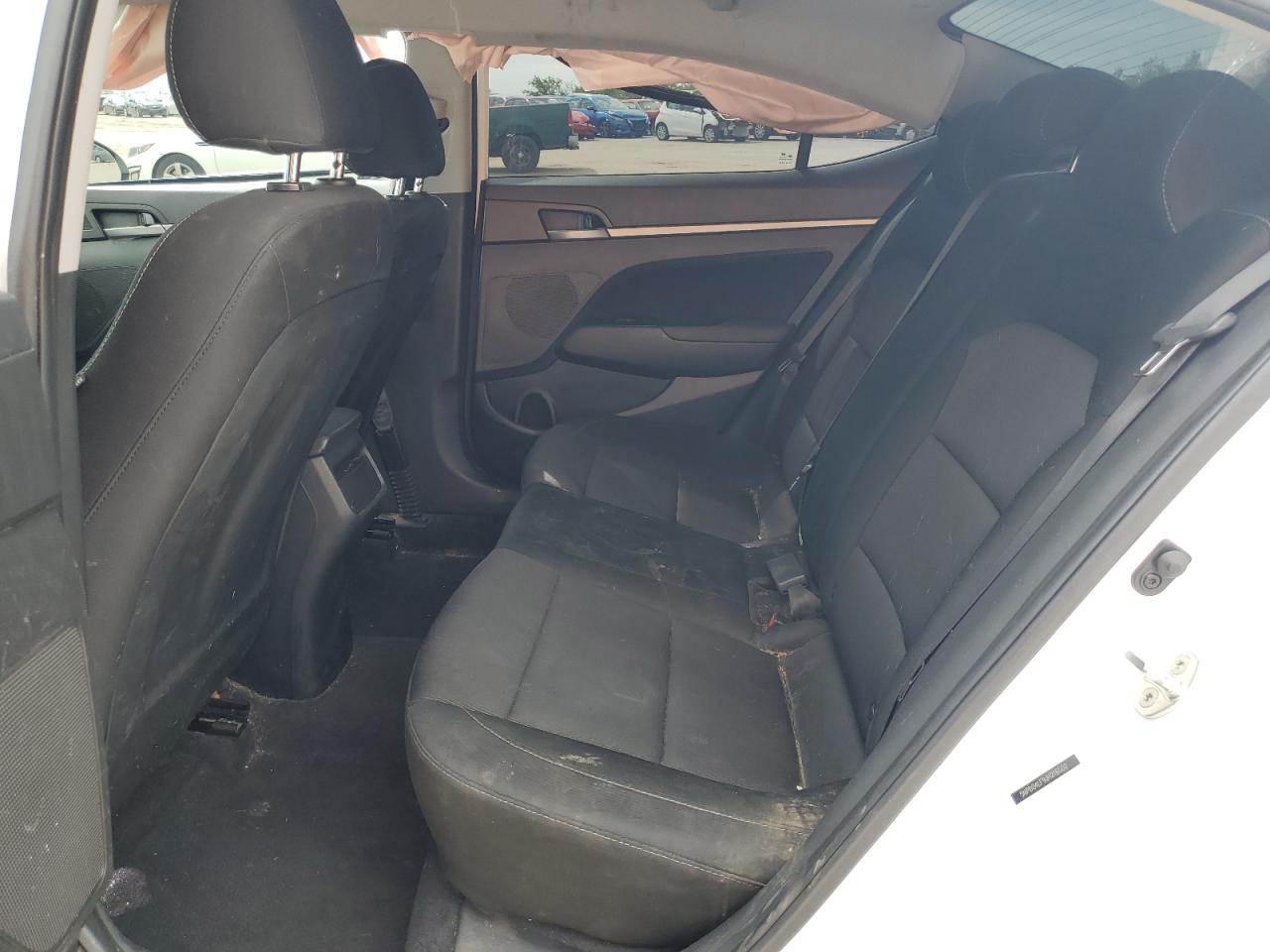 2018 Hyundai Elantra - Image 11