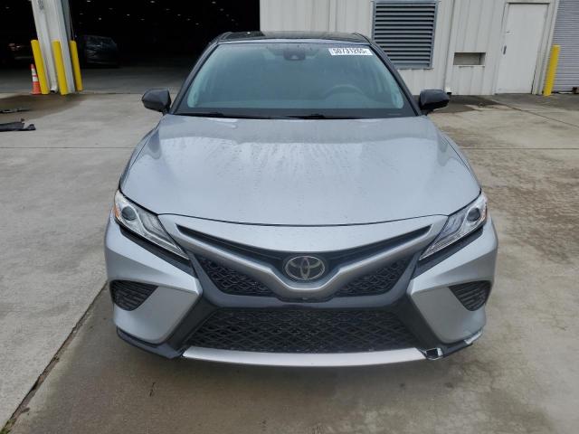  TOYOTA CAMRY 2020 Srebrny