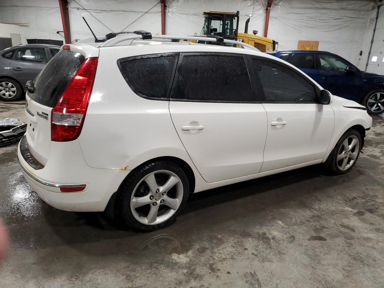 2012 Hyundai Elantra - Image 3