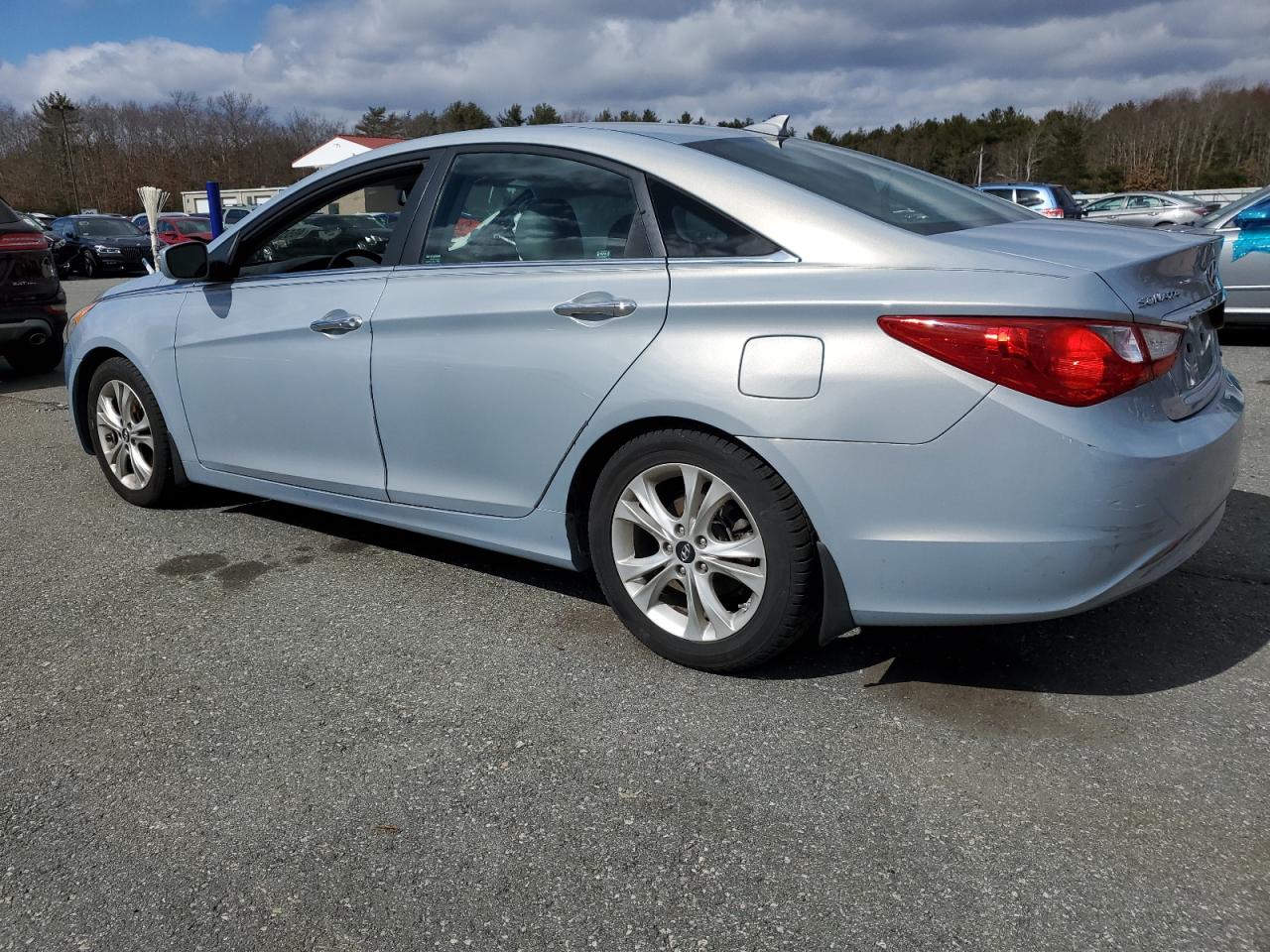 2013 Hyundai Sonata - Image 2