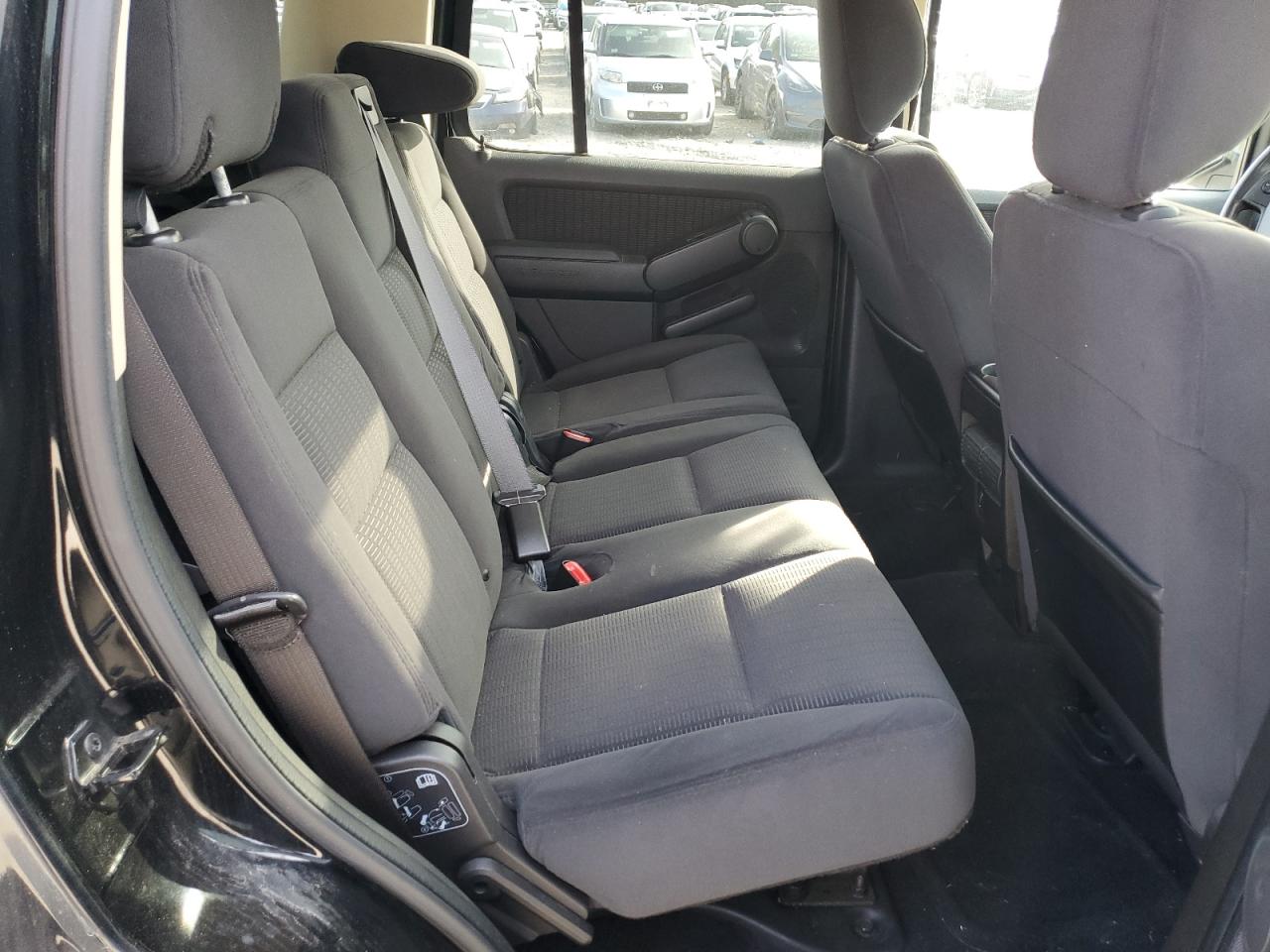 2010 Ford Explorer - Image 11