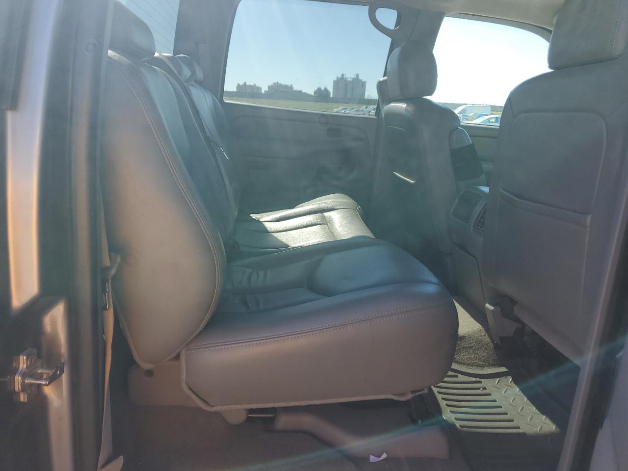 2007 Chevrolet Silverado - Image 11