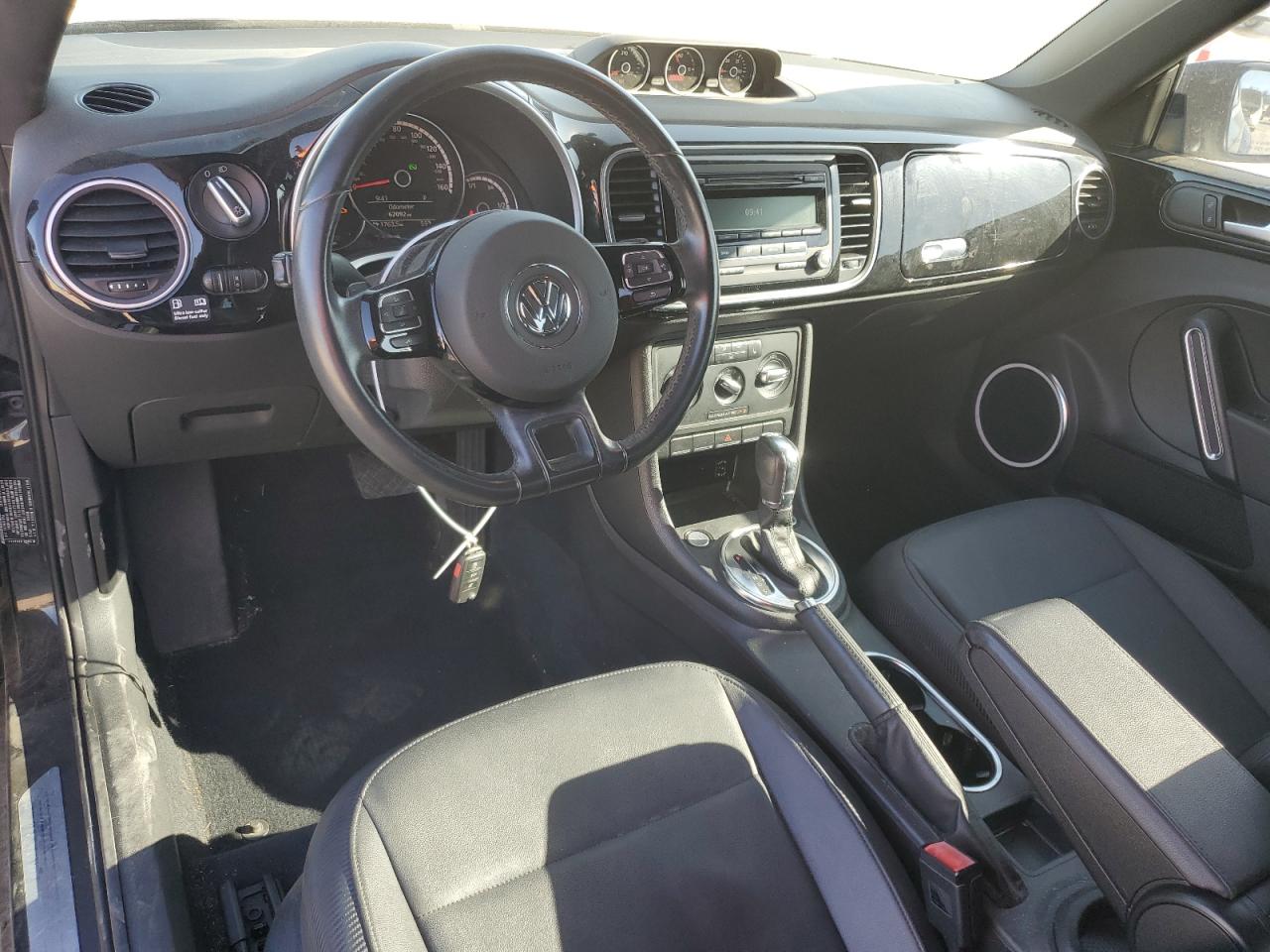 2013 Volkswagen Beetle - Image 8