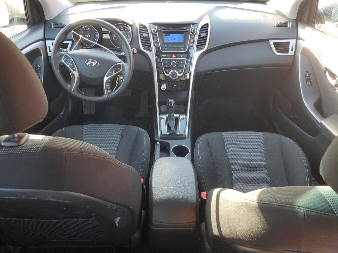 2017 Hyundai Elantra - Image 8