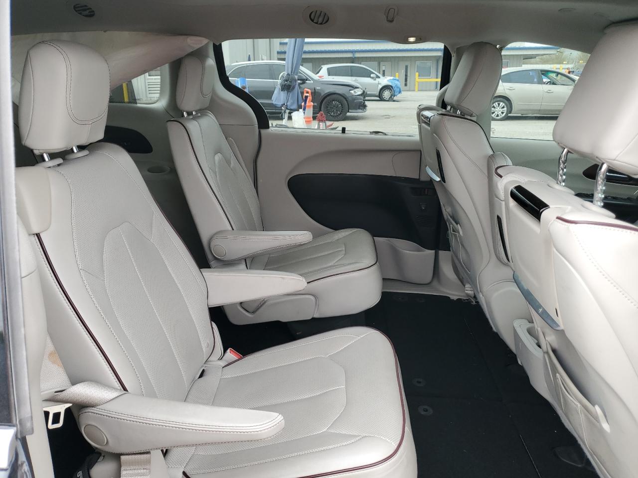 2020 Chrysler Pacifica - Image 11