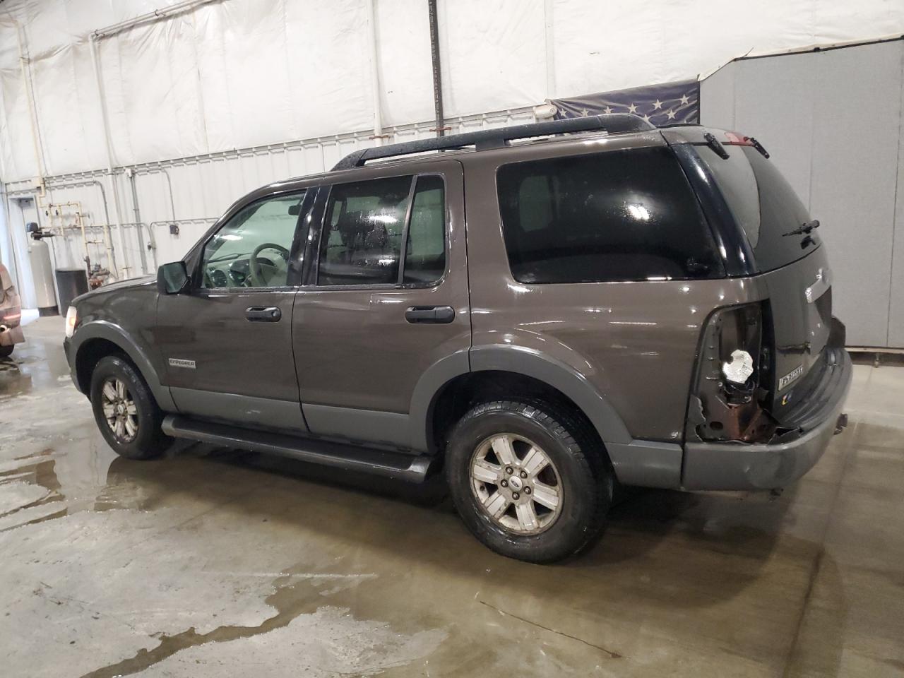 2006 Ford Explorer - Image 2