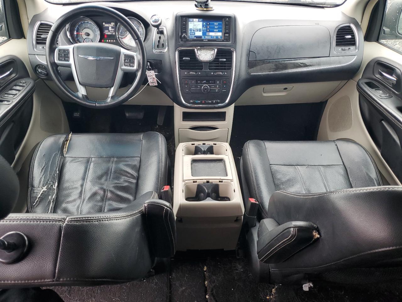 2012 Chrysler Town & Country - Image 8