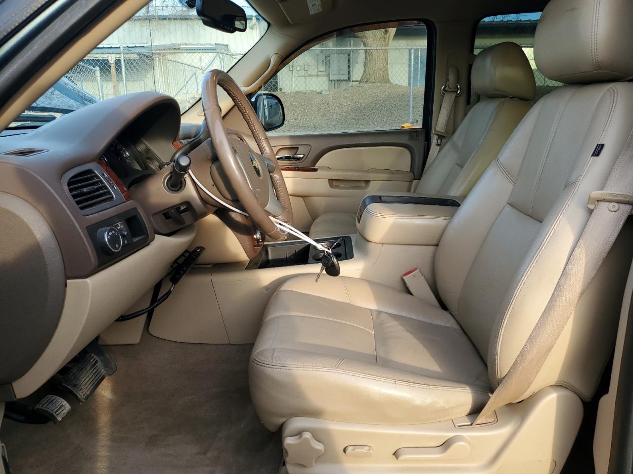 2010 Chevrolet Avalanche - Image 7