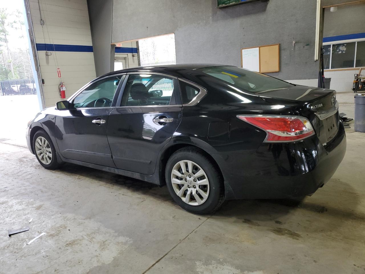 2015 Nissan Altima - Image 2