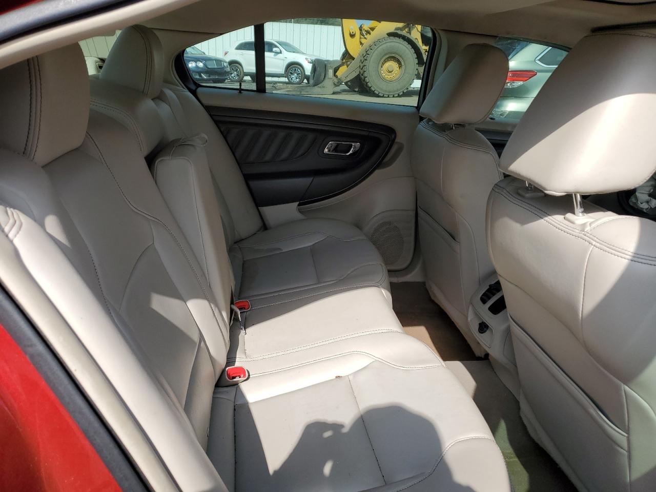 2010 Ford Taurus - Image 11