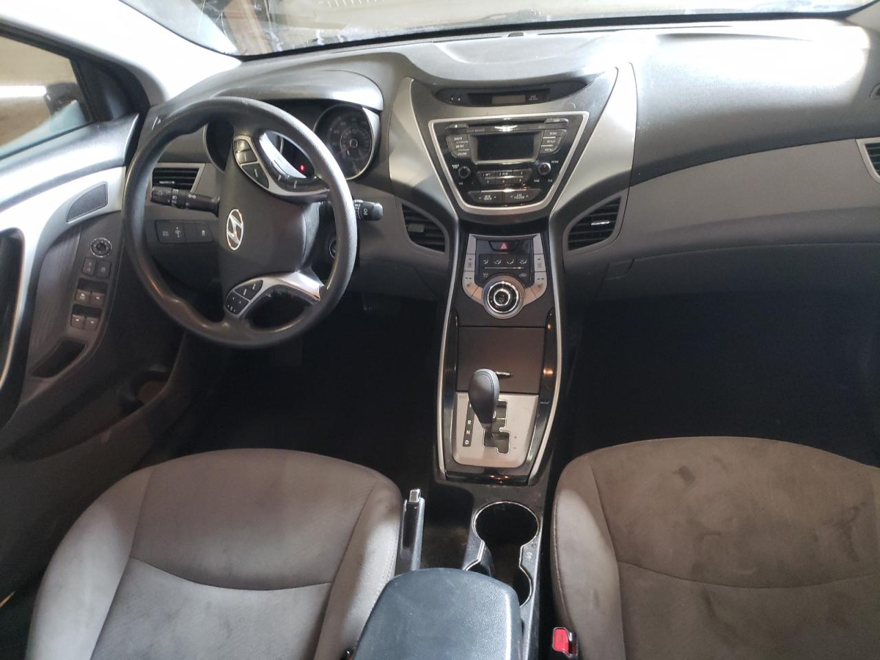 2013 Hyundai Elantra - Image 8