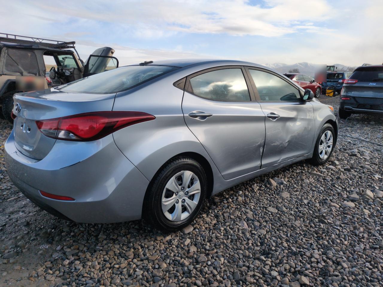 2016 Hyundai Elantra - Image 3
