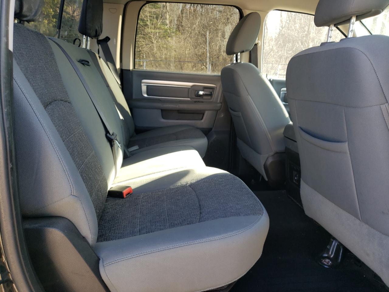 2015 RAM 1500 - Image 10