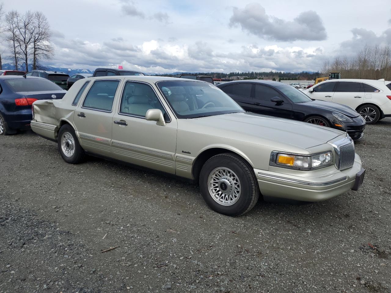 1997 Lincoln Town Car - Image 4