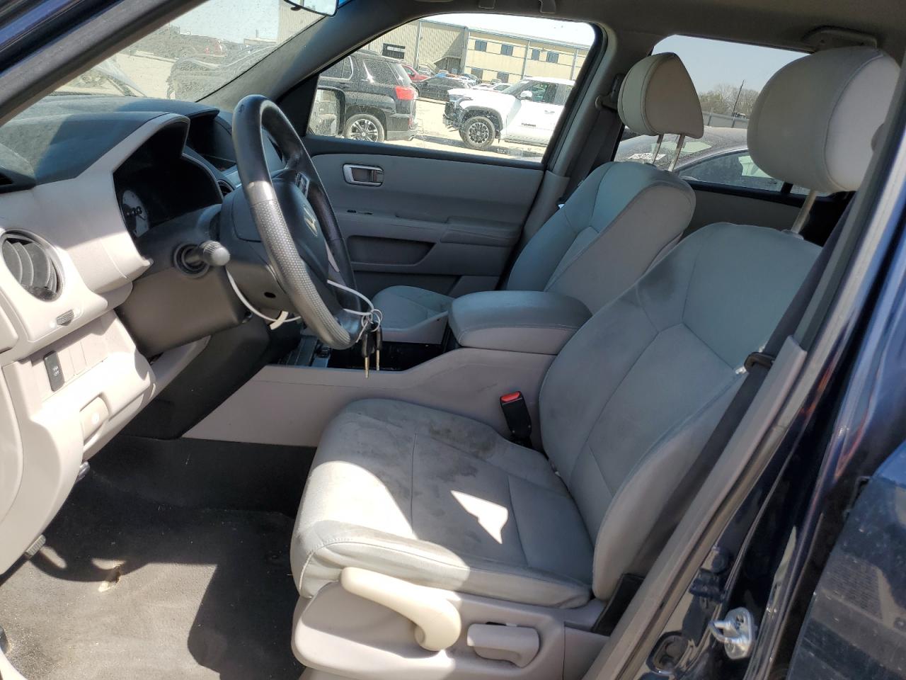 2009 Honda Pilot Lx VIN: 5FNYF382X9B013538 Lot: 49218915