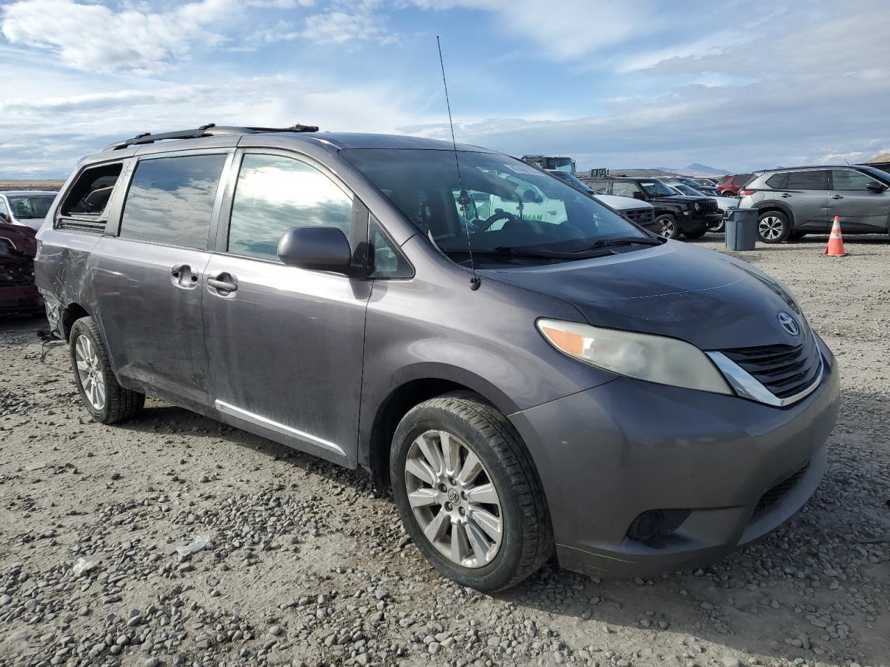 2011 Toyota Sienna - Image 4