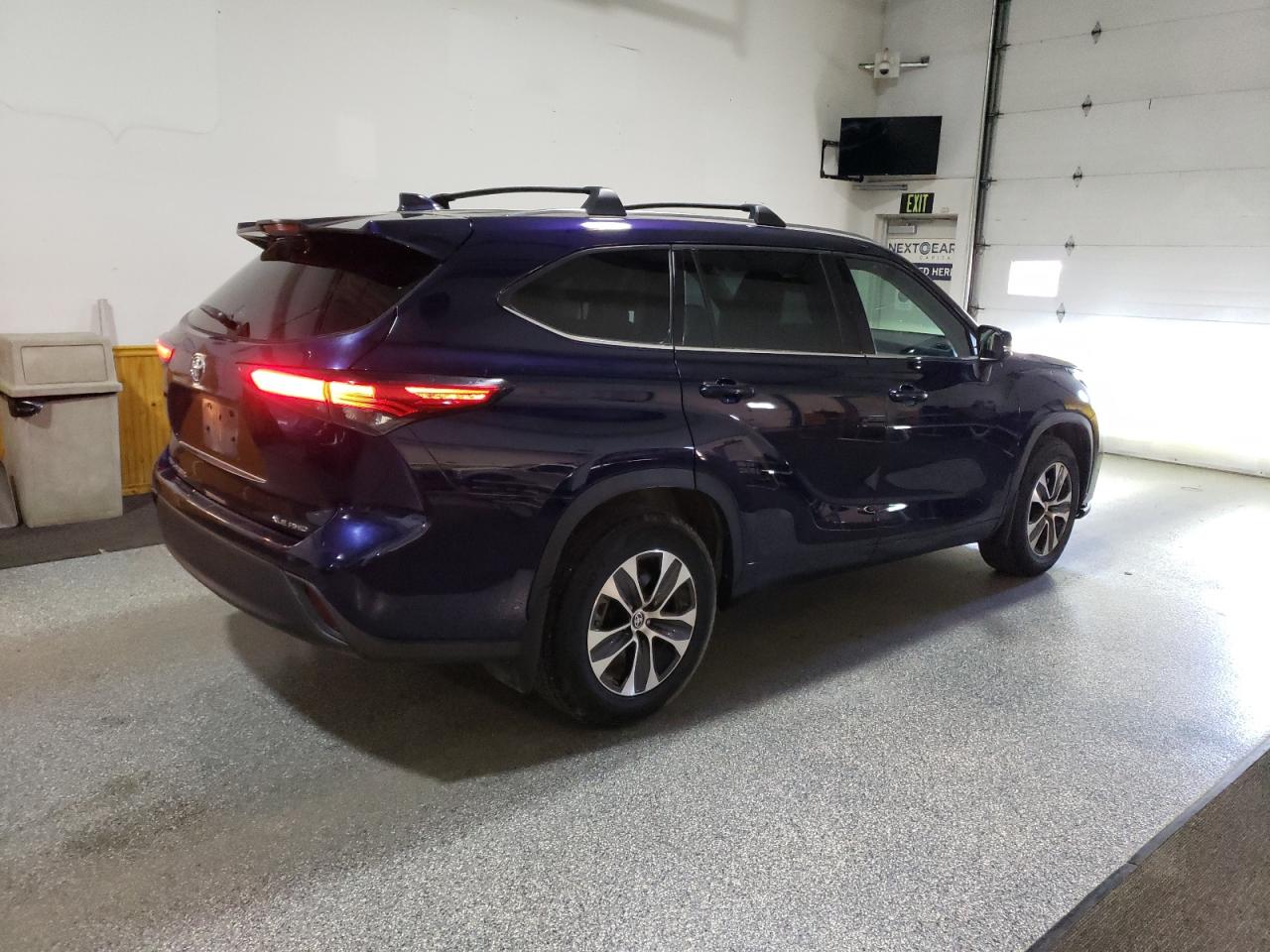 2021 Toyota Highlander - Image 3