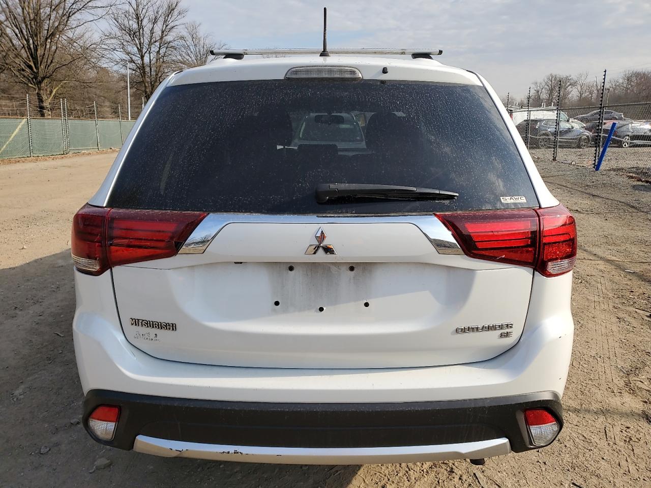 2016 Mitsubishi Outlander - Image 6