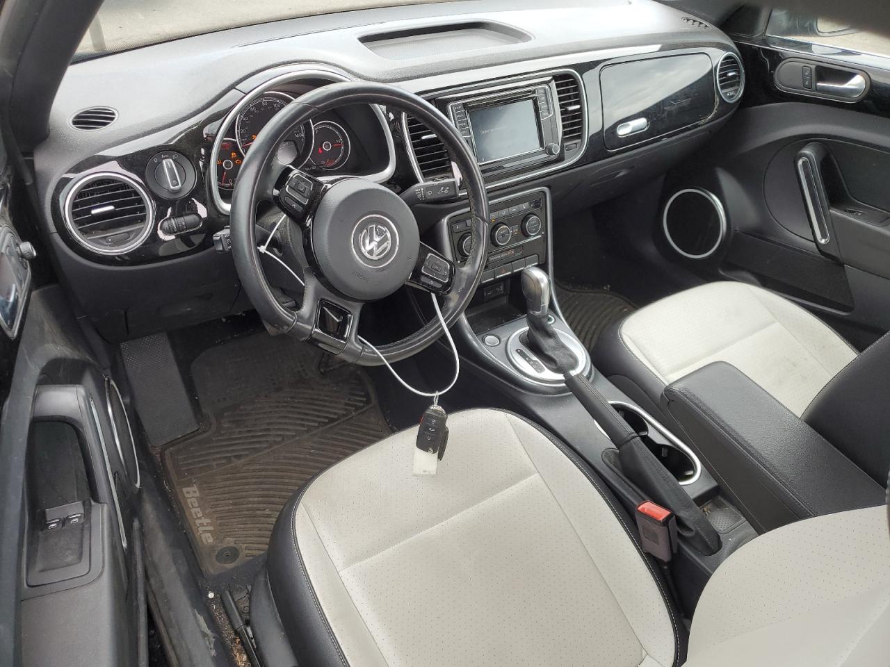 2018 Volkswagen Beetle - Image 8
