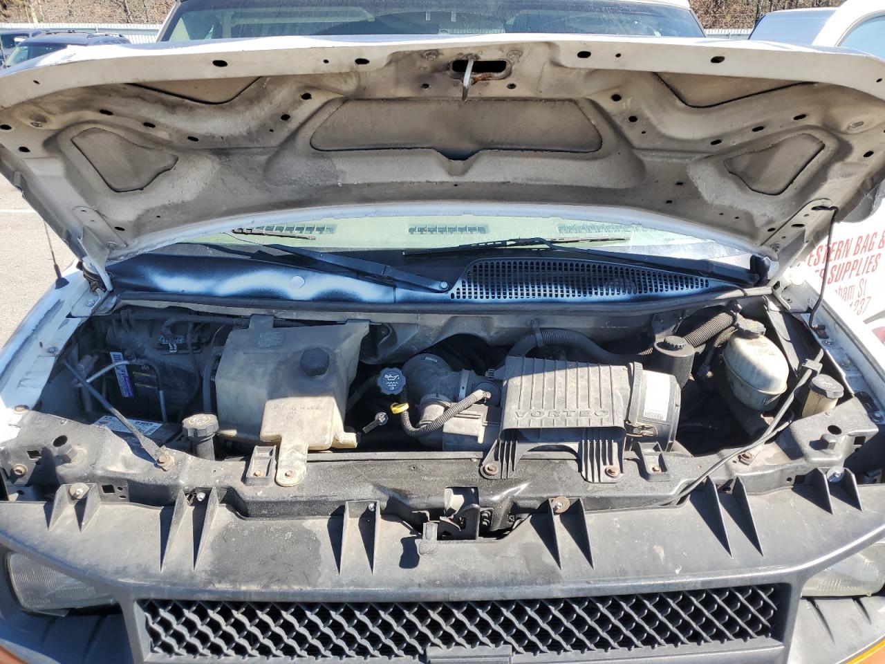 2005 Chevrolet Express - Image 12