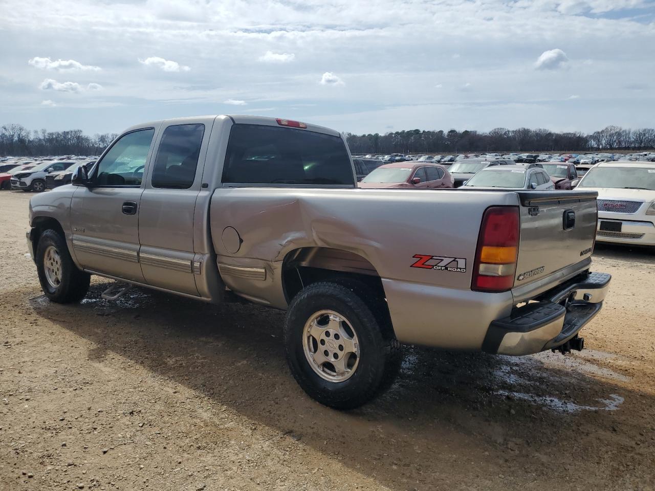 2001 Chevrolet Silverado - Image 2