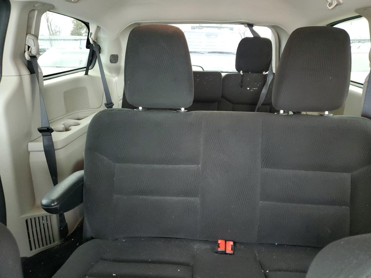 2016 Dodge Caravan - Image 10