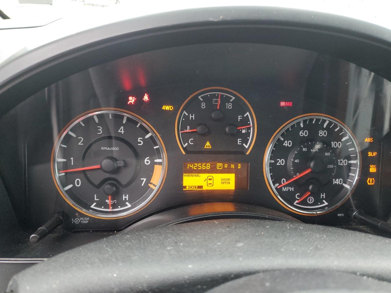 2010 Nissan Titan - Image 9