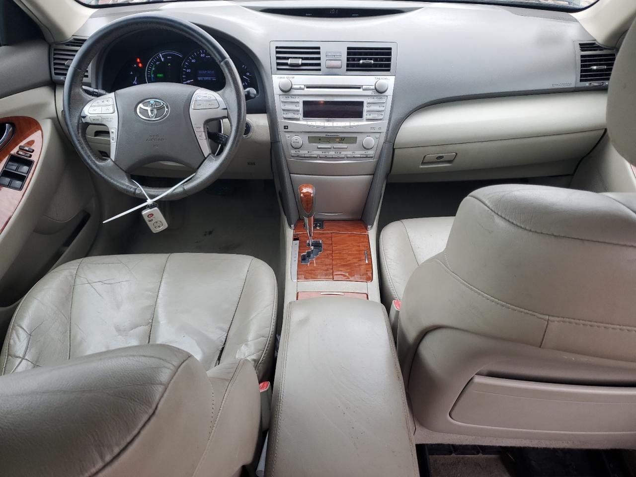2010 Toyota Camry - Image 8