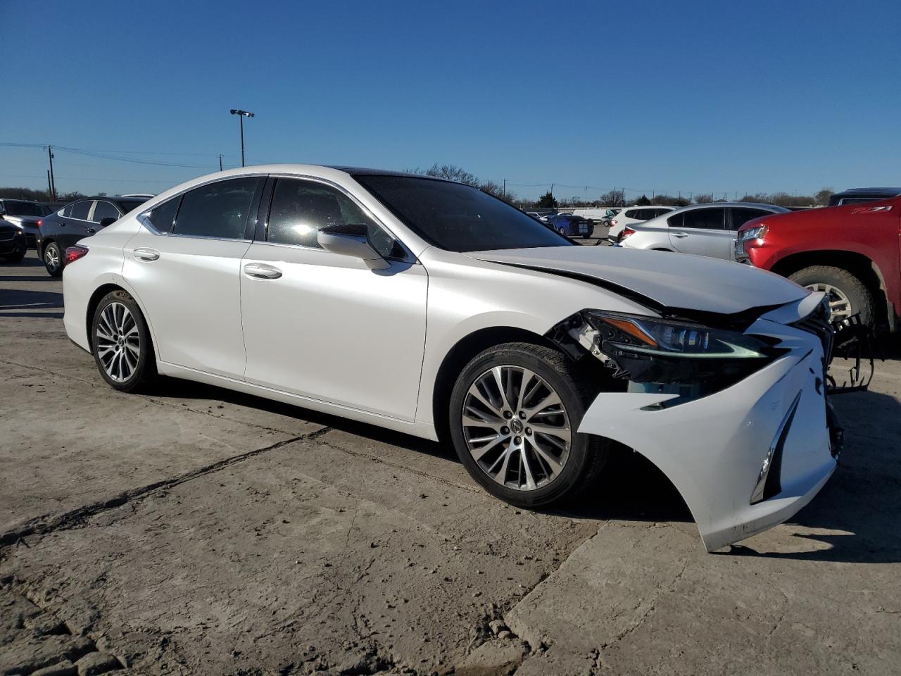 2019 Lexus ES - Image 4
