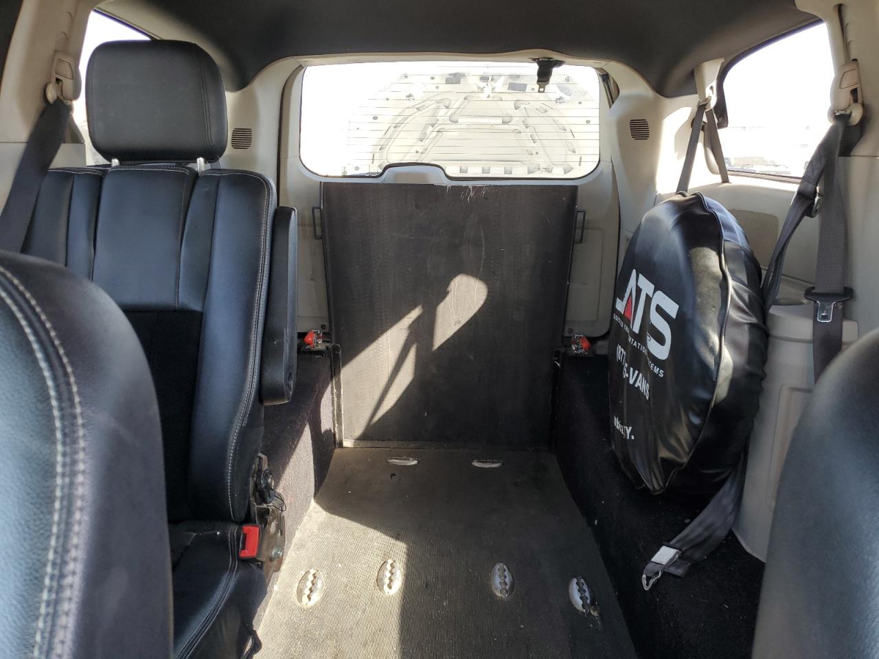 2017 Dodge Caravan - Image 10