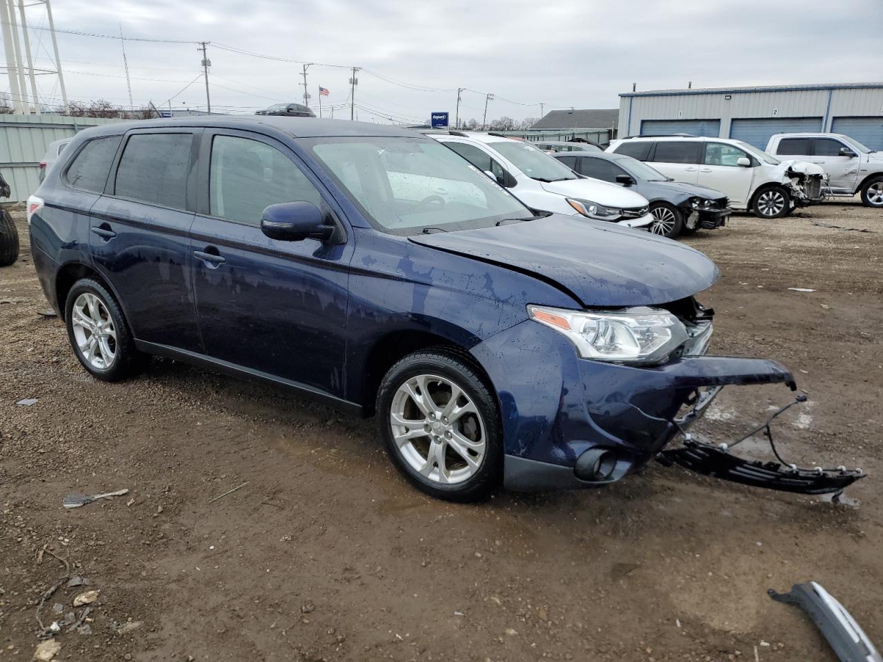 2014 Mitsubishi Outlander - Image 4