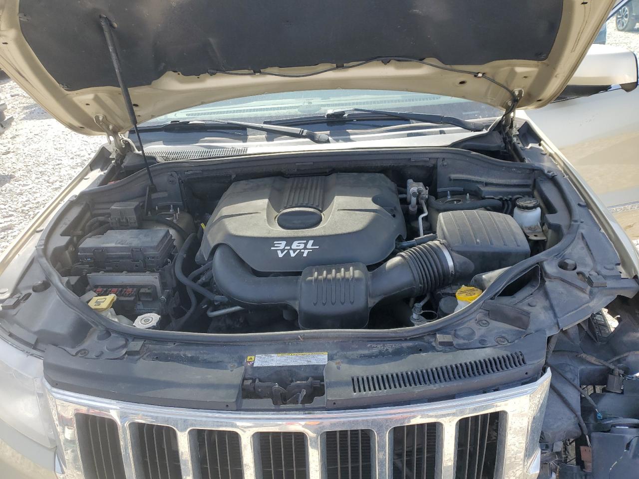2012 Jeep Grand Cherokee - Image 12
