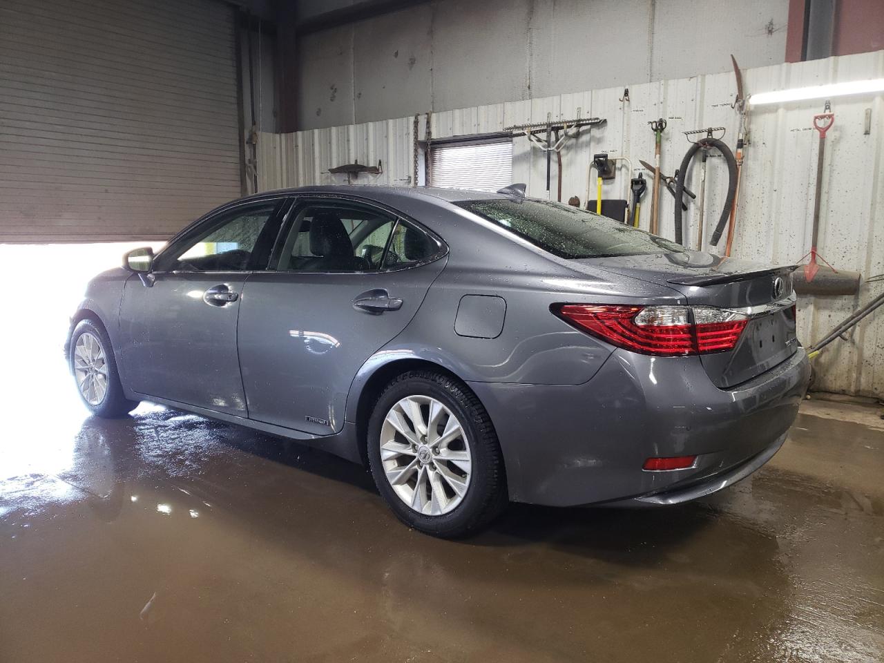 2015 Lexus ES - Image 2