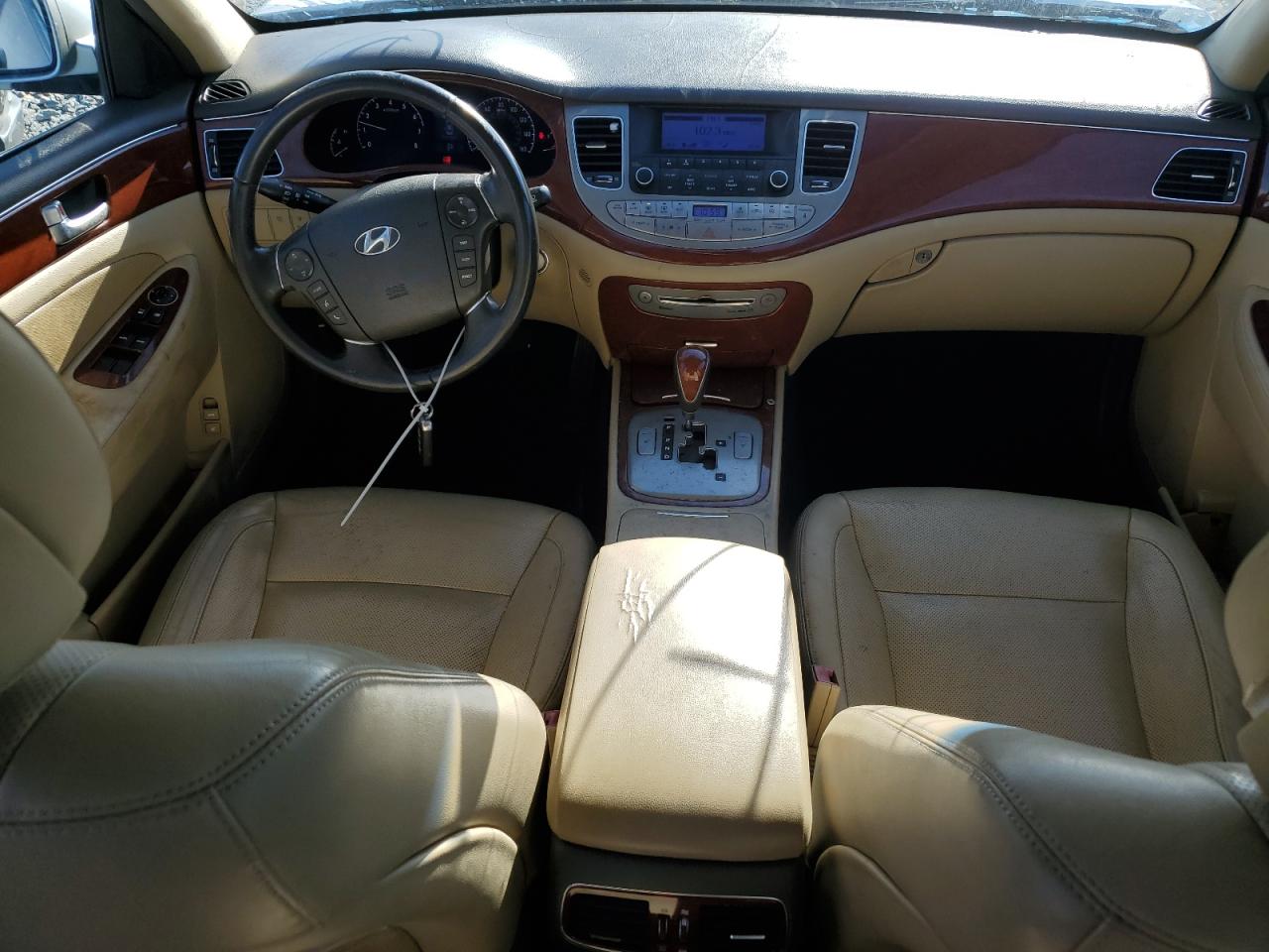 2013 Hyundai Genesis - Image 8