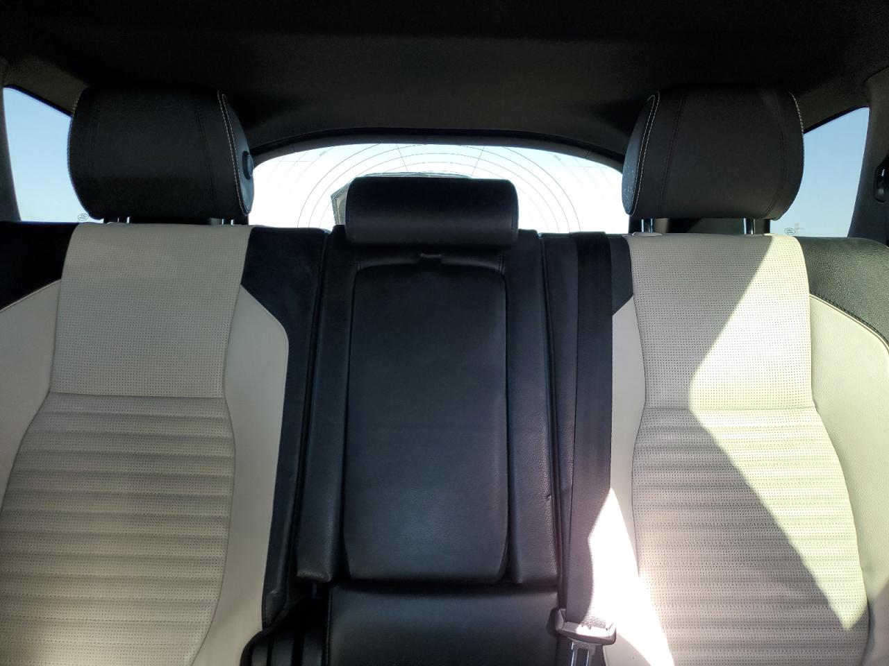 2020 Land Rover Discovery - Image 10