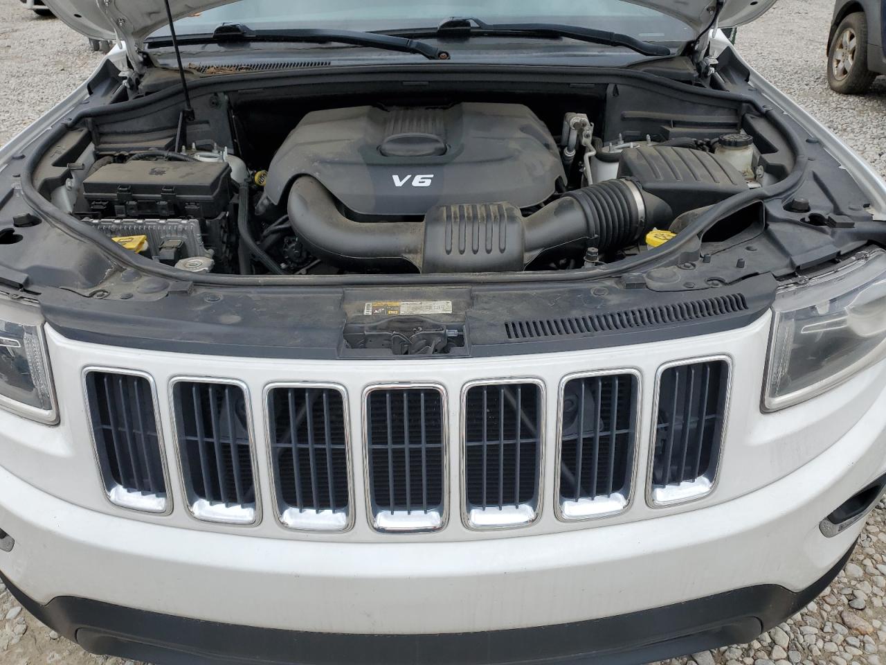 2014 Jeep Grand Cherokee - Image 13