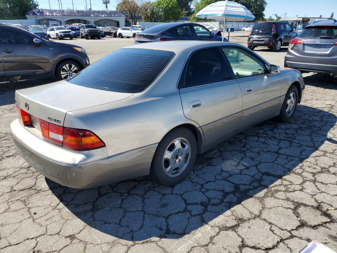 1999 Lexus ES - Image 3