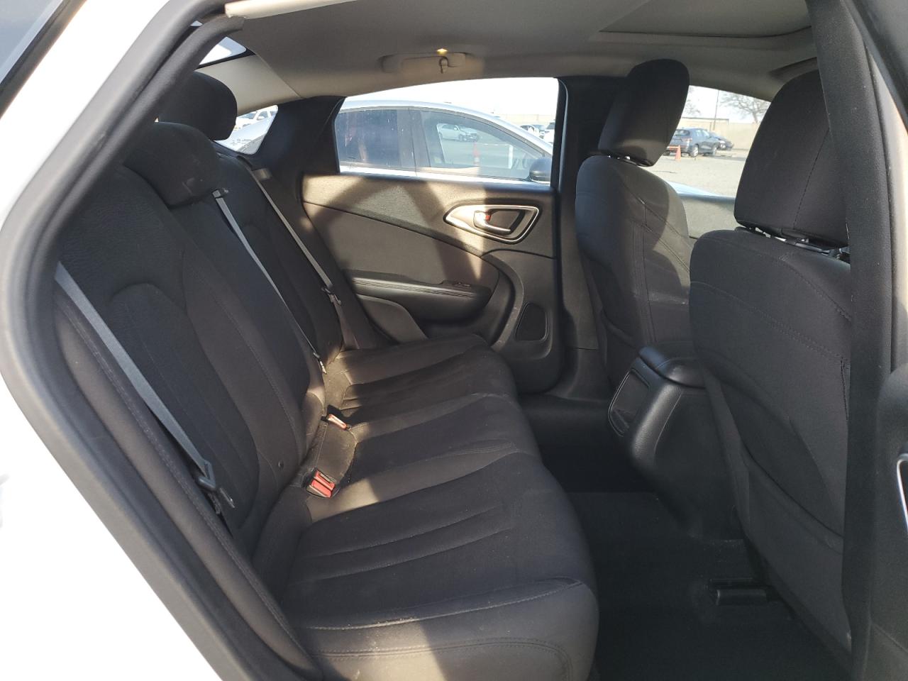 2015 Chrysler 200 - Image 10